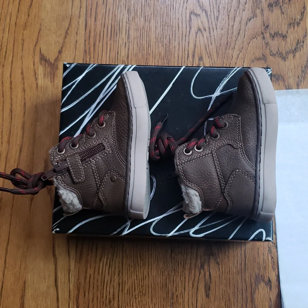 NIB Max + Jake Steven Boot Brown Kid's Zip Up Boot Size 5 Toddler